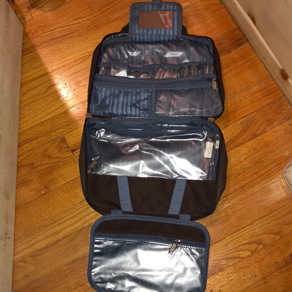 Zippered Travel Carrying Case 💼